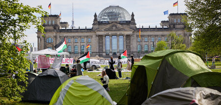 Seit Montag protestieren Aktivisten vor dem Reichstagsgebäude in...