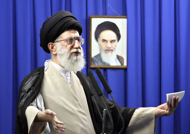 Am Freitag in der Teheraner Universität: Ajatollah Khamenei erkl... Am Freitag in der Teheraner Universität: Ajatollah Khamenei erkl...