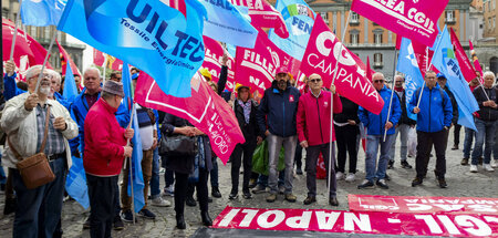 Schweigeminute für am Arbeitsplatz getötete Arbeiter bei einer G...