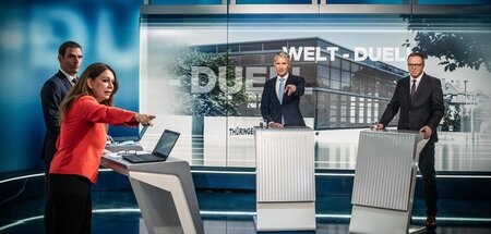 Rechtsrum: Björn Höcke (AfD, 2. v. r) und Mario Voigt (CDU, r.) ...