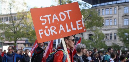 … außer für Spekulanten. Demonstration in Frankfurt am Main gege... … außer für Spekulanten. Demonstration in Frankfurt am Main gege...