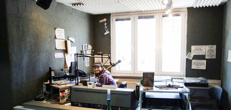 Frei und von der Community getragen: Sendestudio von Radio Z in ...