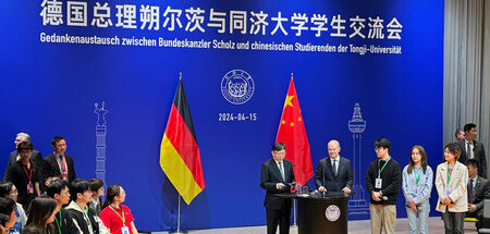 Kanzler Scholz zu Besuch in der Tongji-Universität in Shanghai