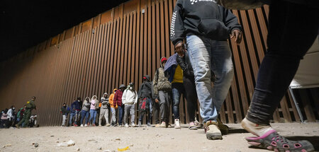 An der Grenze: Schutzsuchende hoffen darauf, in den USA Asyl bea...