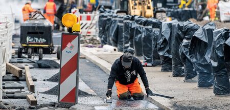 Die Spitzenverdiener verwirklichen sich nebenan: Teerarbeiten am...