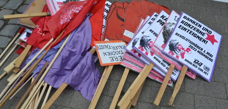 Rote Fahnen und revolutionäre Losungen: Heraus zum 1. Mai in Nür...