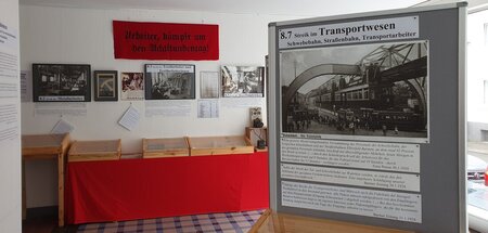 Fotos, Schaubilder, Plakate, Zeitungsseiten und Inflationsgeldsc...