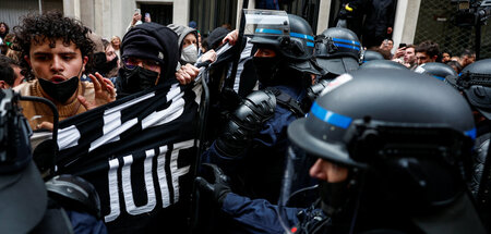 Polizeieinsatz gegen die Antikriegsbesetzung der Universität Sci...