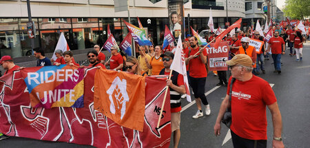 »Riders unite«: Lieferando-Kuriere im NGG-Block am Mittwoch bei ...