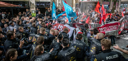 Kampftag der Arbeiter in Stuttgart: 95 Verletzte durch Polizeige...