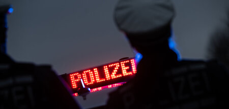 Sogenannte Hilfsmittel der körperlichen Gewalt darf die Polizei ...