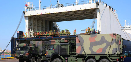 NATO-Großmanöver »Steadfast Defender« im Rostocker Hafen am Frei...