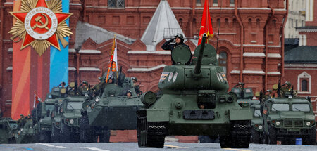 Rituelle Veranstaltung: Mit sowjetischen Panzern feiert Russland...