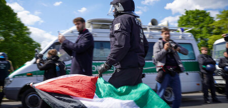 Polizeieinsatz gegen das Palästina-Camp vor dem Reichstagsgebäud...
