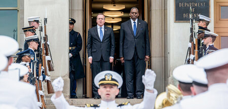 Zum Geschenkekauf über den Atlantik: Verteidigungsminister Pisto...