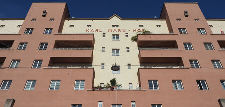 Ohne starke Arbeiterbewegung nicht zu haben: Portal des Karl-Mar...