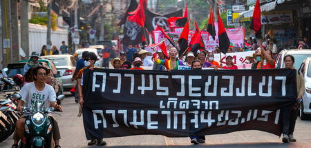 Bei der diesjährigen 1.-Mai-Demonstration in Chiang Mai dominier... Bei der diesjährigen 1.-Mai-Demonstration in Chiang Mai dominier...