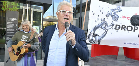 Erklärt, er habe nichts Unrechtes getan: Militäranwalt und Whist...