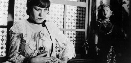 Lotte Lenya als Jenny in G. W. Pabsts Verfilmung der »Dreigrosch... Lotte Lenya als Jenny in G. W. Pabsts Verfilmung der »Dreigrosch...