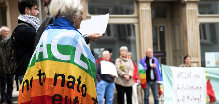 Nein zu Aufrüstung und Krieg: Demonstranten am Mittwoch in Tübin...