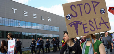 Seit Monaten protestieren Aktivisten gegen den Werksausbau (Grün...