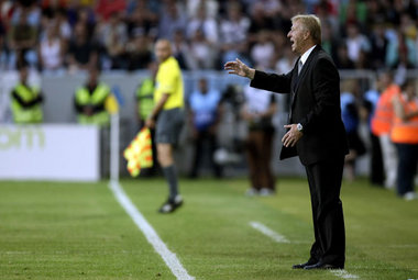 Herbergsvater Hrubesch brüllt die Zukunft an