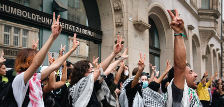 »Viva, viva, Palästina!« – Solidaritätskundgebung vor dem Unigeb...