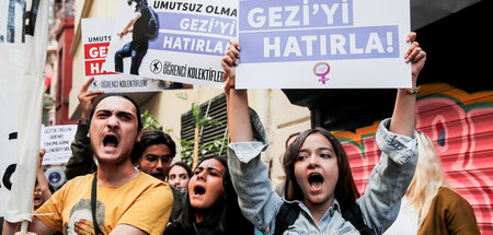 Auch nach zehn Jahren bleiben die Proteste sowie die staatliche ...