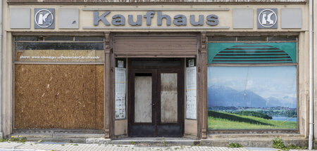 Blühende Landschaften: Das leerstehende ehemalige Konsum-Kaufhau...