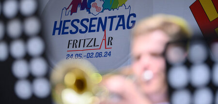 Von der Volksfeststimmung will auch die Bundeswehr profitieren. ...