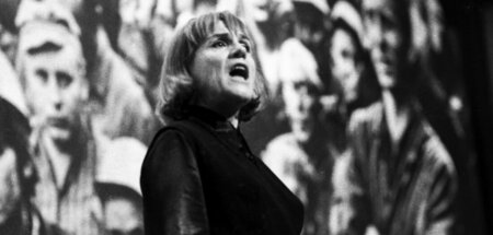Gisela May auf dem zweiten Parteitag der DKP im November 1971 in...