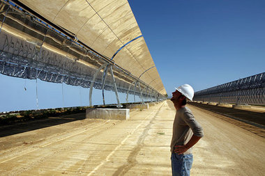 In Südspanien wird, wie hier bei Sevilla, die Solarthermie berei... In Südspanien wird, wie hier bei Sevilla, die Solarthermie berei...