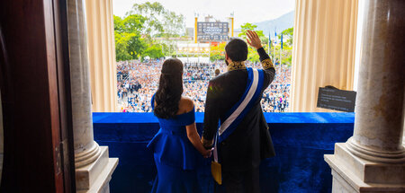Königliches Auftreten: Najib Bukele und Gabriela Rodríguez de Bu... Königliches Auftreten: Najib Bukele und Gabriela Rodríguez de Bu...