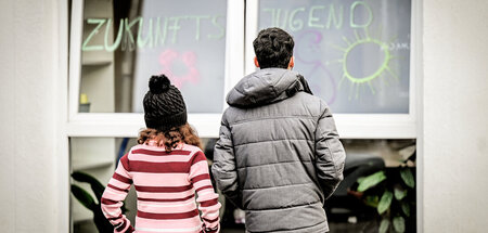 Weil es zu wenige Plätze für minderjährige Geflüchtete gibt, wer...