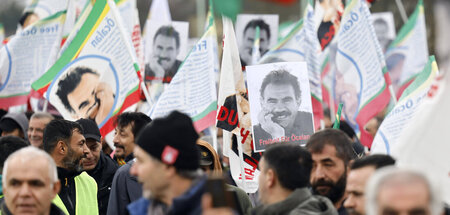 Stets im Visier der Staatsgewalt: Tausende Demonstranten fordern...