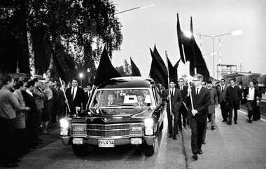 8. Juni 1967, Grenzübergang Helmstedt-Marienborn: Der Leichenwag...