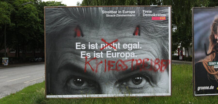 Kenntlich gemacht: Besprühtes Wahlplakat der FDP-Spitzenkandidat...