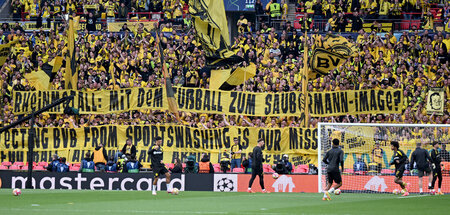 Protest von BVB-Fans gegen das Rheinmetall-Sponsoring