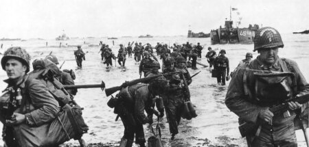 Landung: US-Soldaten erreichen am 6. Juni 1944 von den Nazis bes...