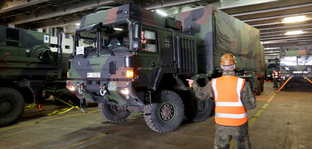 Teure Fracht: »Patriot«-Flugabwehrsystem wird verladen für ein M...