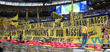 BVB-Fans: Antimilitaristische Mobilisierung der Kurve beim Champ...