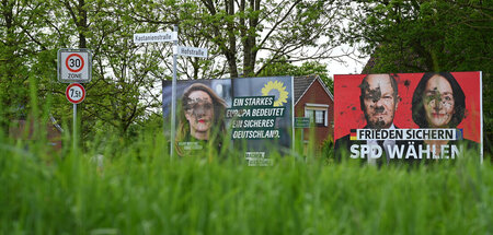 Diese Stimme war ungültig: Beschädigte Wahlplakate der Regierung...