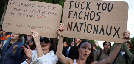 »Fickt euch, Faschos«: Franzosen demonstrieren am Montag in Pari...