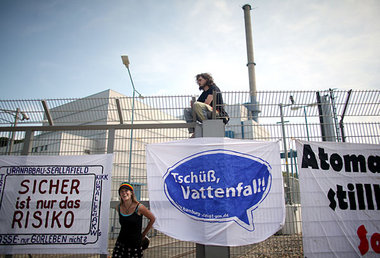 AKW-Gegner demonstrierten am Sonntag vor dem Reaktor bei Geestha... AKW-Gegner demonstrierten am Sonntag vor dem Reaktor bei Geestha...