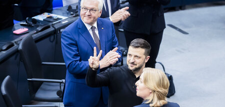 An der Front läuft es für Kiew nicht gut, aber in Berlin gibt er... An der Front läuft es für Kiew nicht gut, aber in Berlin gibt er...