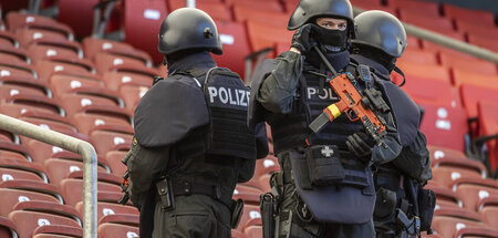 »Antiterrorübung« der Polizei Baden-Württemberg im Stadion des V...