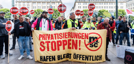 Protest von Hafenarbeitern am Dienstag vor dem Hamburger Rathaus
