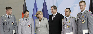 Soldaten sind die Botschafter unseres Landes und zeichnen im Aus... Soldaten sind die Botschafter unseres Landes und zeichnen im Aus...