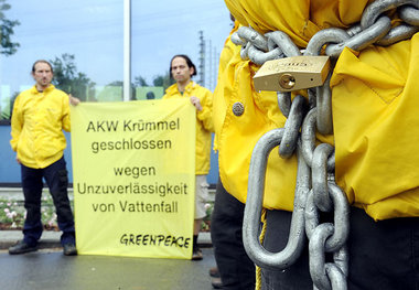 Licht aus, Tür zu: Umweltschützer fordern Stillegung des AKW Krü... Licht aus, Tür zu: Umweltschützer fordern Stillegung des AKW Krü...