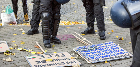 Welche Parolen erlaubt sind, obliegt nicht dem Innenministerium ... Welche Parolen erlaubt sind, obliegt nicht dem Innenministerium ...